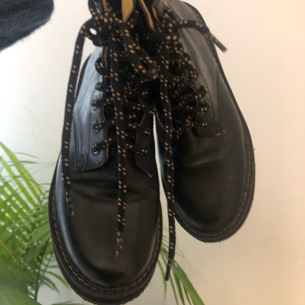 Combat boots